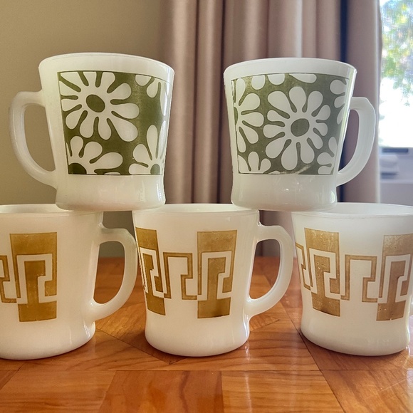 🇨🇦 Retro Fire-King Coffee Mug Lot 5 Daisy & Greek Key Milk Glass 1960s MCM VTG - Picture 1 of 5